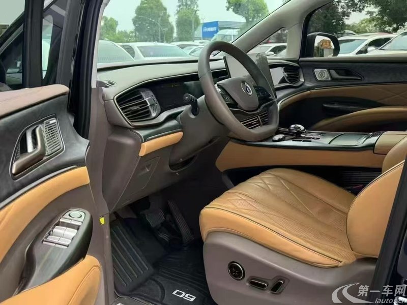 腾势D9 2024款 0.0T 自动 600尊贵型 