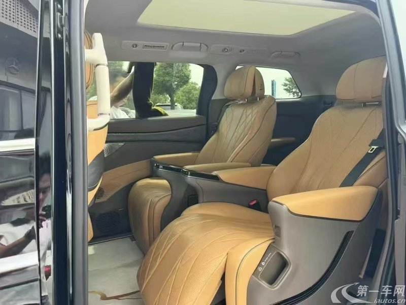 腾势D9 2024款 0.0T 自动 600尊贵型 