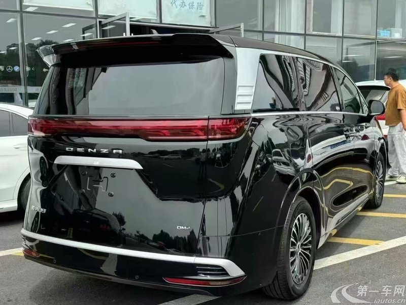 腾势D9 2024款 0.0T 自动 600尊贵型 