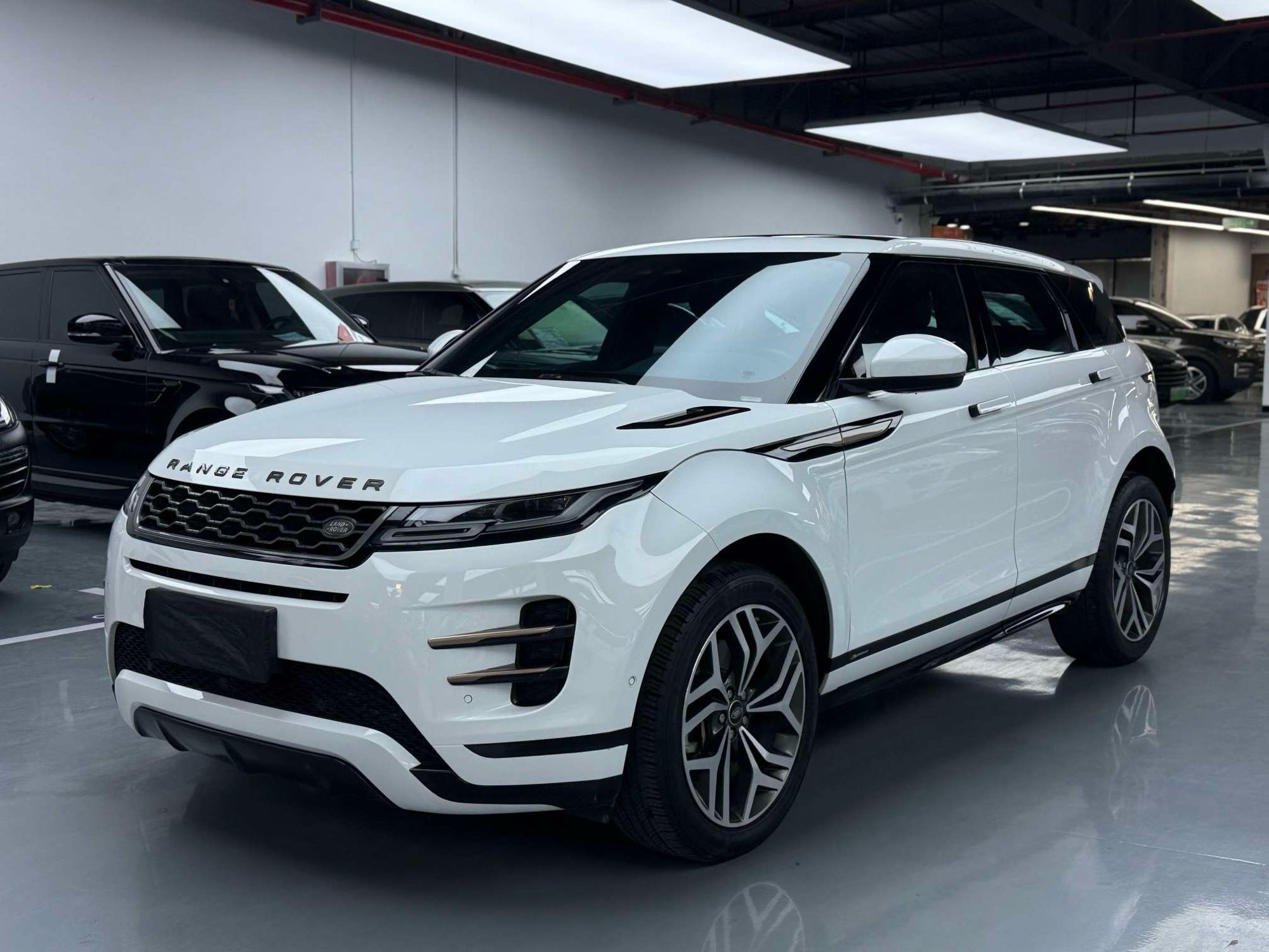 路虎揽胜极光 2020款 2.0T 自动 R二手车 二手DYNAMIC二手车 二手S运动版 价格0万