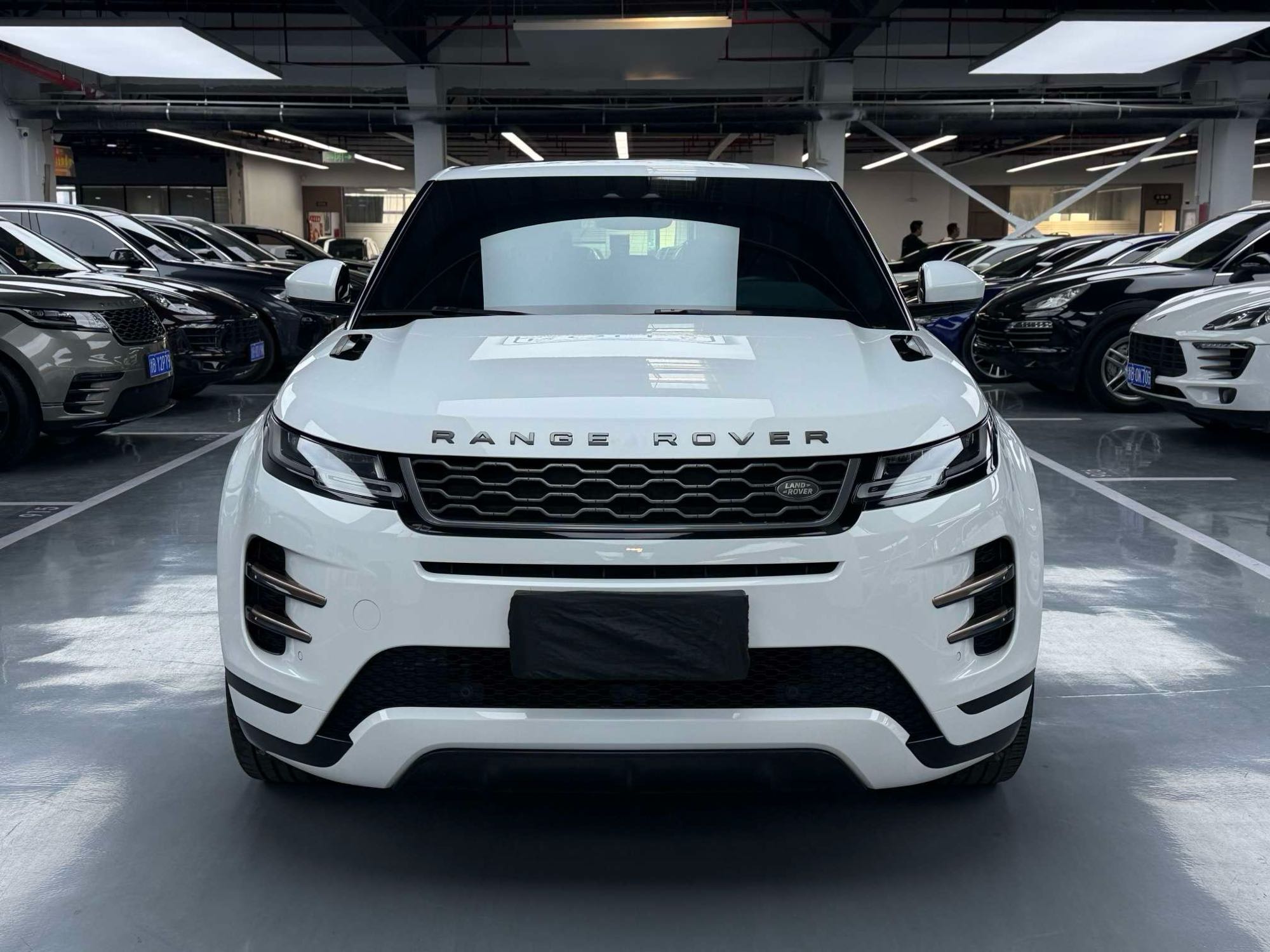 路虎揽胜极光 2020款 2.0T 自动 R二手车 二手DYNAMIC二手车 二手S运动版 价格0万 