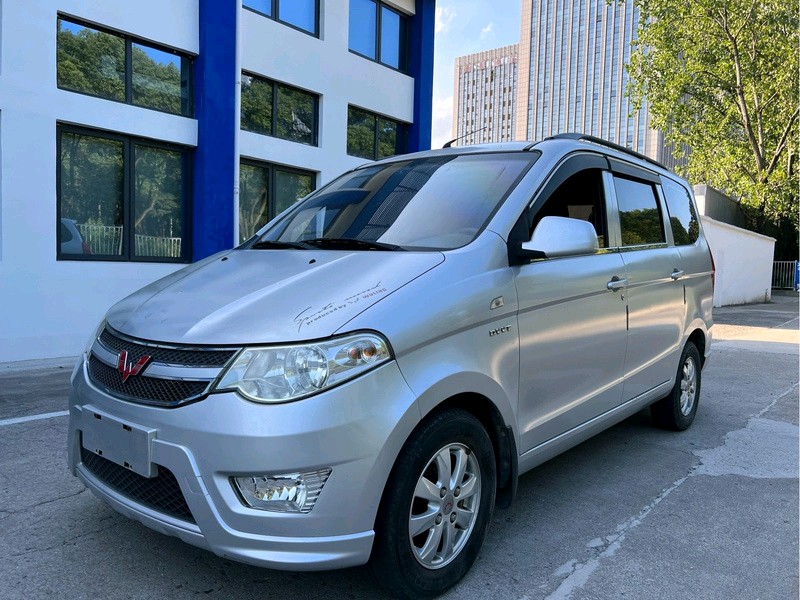 五菱宏光 S 2014款 1.2L 手动 5座 标准型价格0万