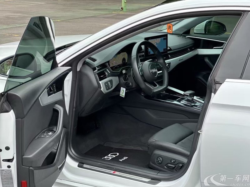 奥迪A5掀背 40TFSI [进口] 2022款 2.0T 自动 汽油 豪华动感型 