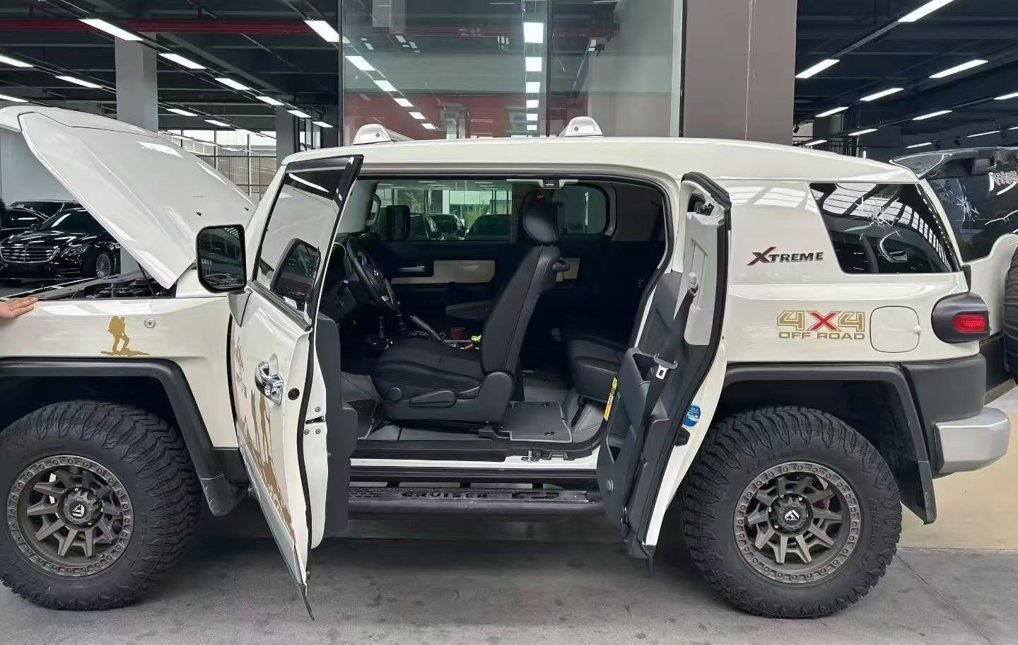 丰田FJ酷路泽 [进口] 2023款 4.0L 自动 四驱 XTREME极限运动中东规版平行进口价格0万 