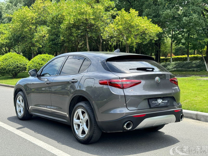 阿尔法罗密欧Stelvio [进口] 2017款 2.0T 自动 200HP豪华版 
