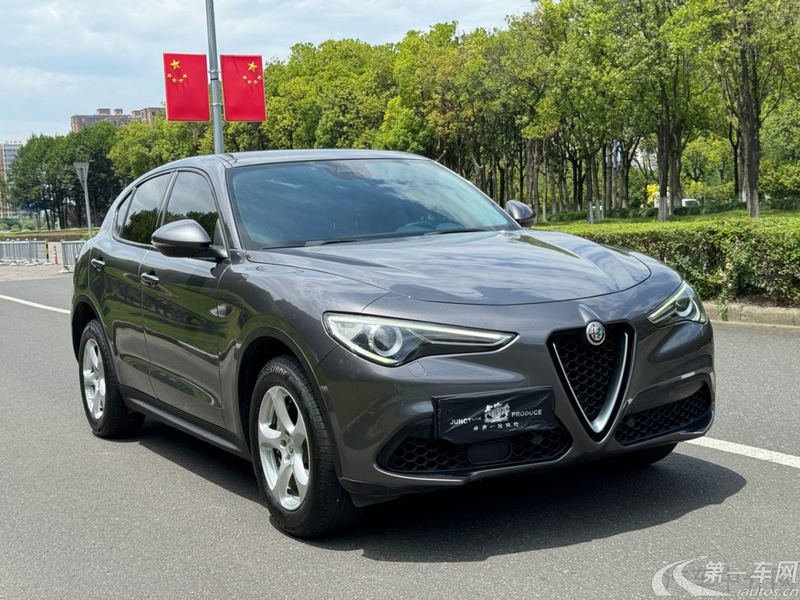 阿尔法罗密欧Stelvio [进口] 2017款 2.0T 自动 200HP豪华版 