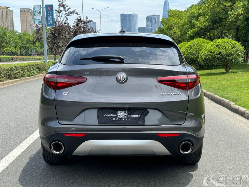 阿尔法罗密欧Stelvio [进口] 2017款 2.0T 自动 200HP豪华版 