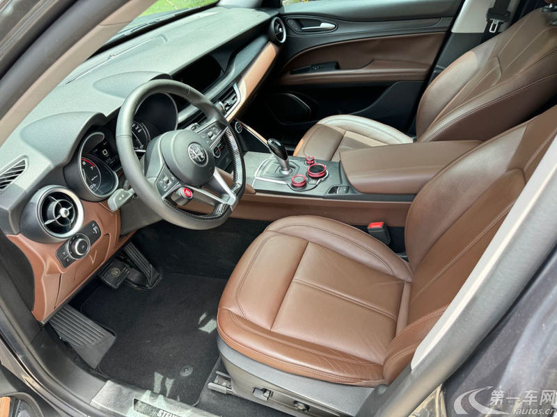 阿尔法罗密欧Stelvio [进口] 2017款 2.0T 自动 200HP豪华版 