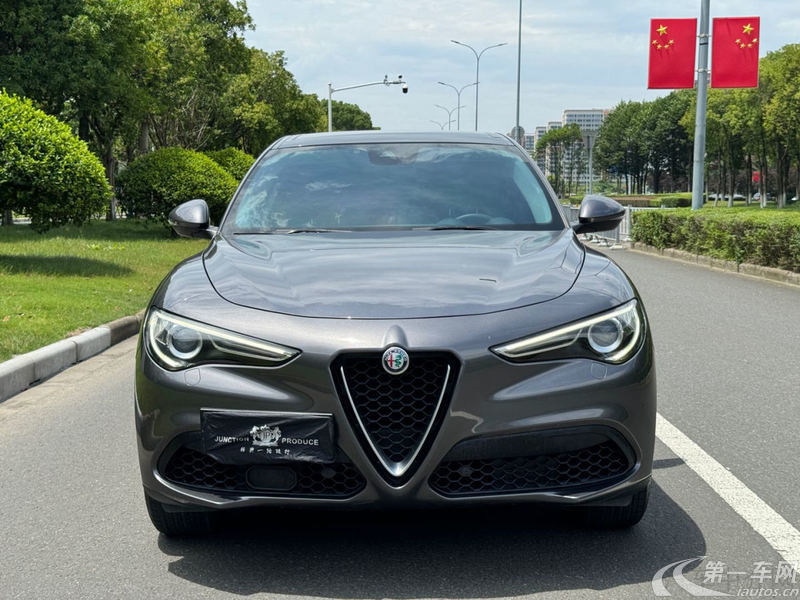 阿尔法罗密欧Stelvio [进口] 2017款 2.0T 自动 200HP豪华版 