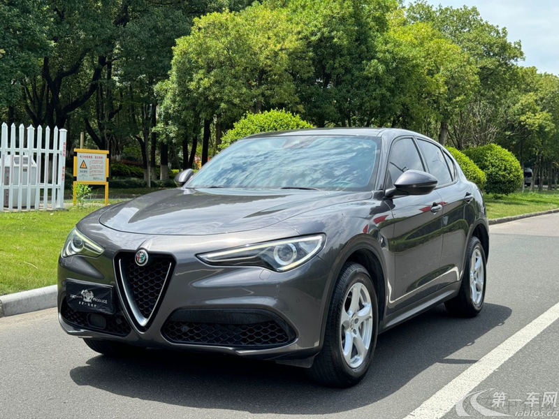 阿尔法罗密欧Stelvio [进口] 2017款 2.0T 自动 200HP豪华版 