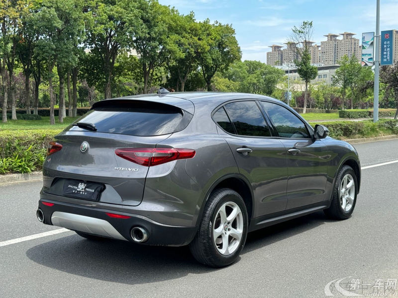阿尔法罗密欧Stelvio [进口] 2017款 2.0T 自动 200HP豪华版 