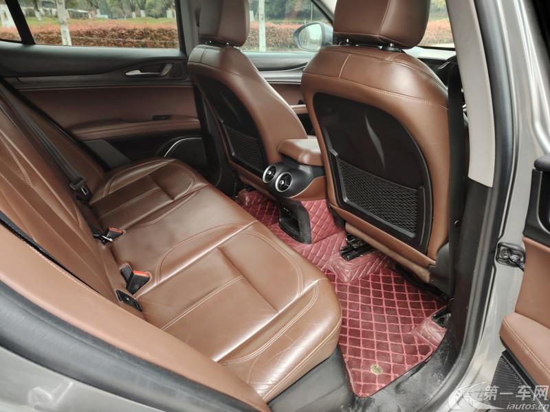阿尔法罗密欧Stelvio [进口] 2019款 2.0T 自动 280HP豪华版 