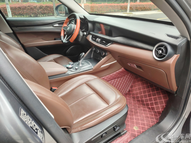 阿尔法罗密欧Stelvio [进口] 2019款 2.0T 自动 280HP豪华版 