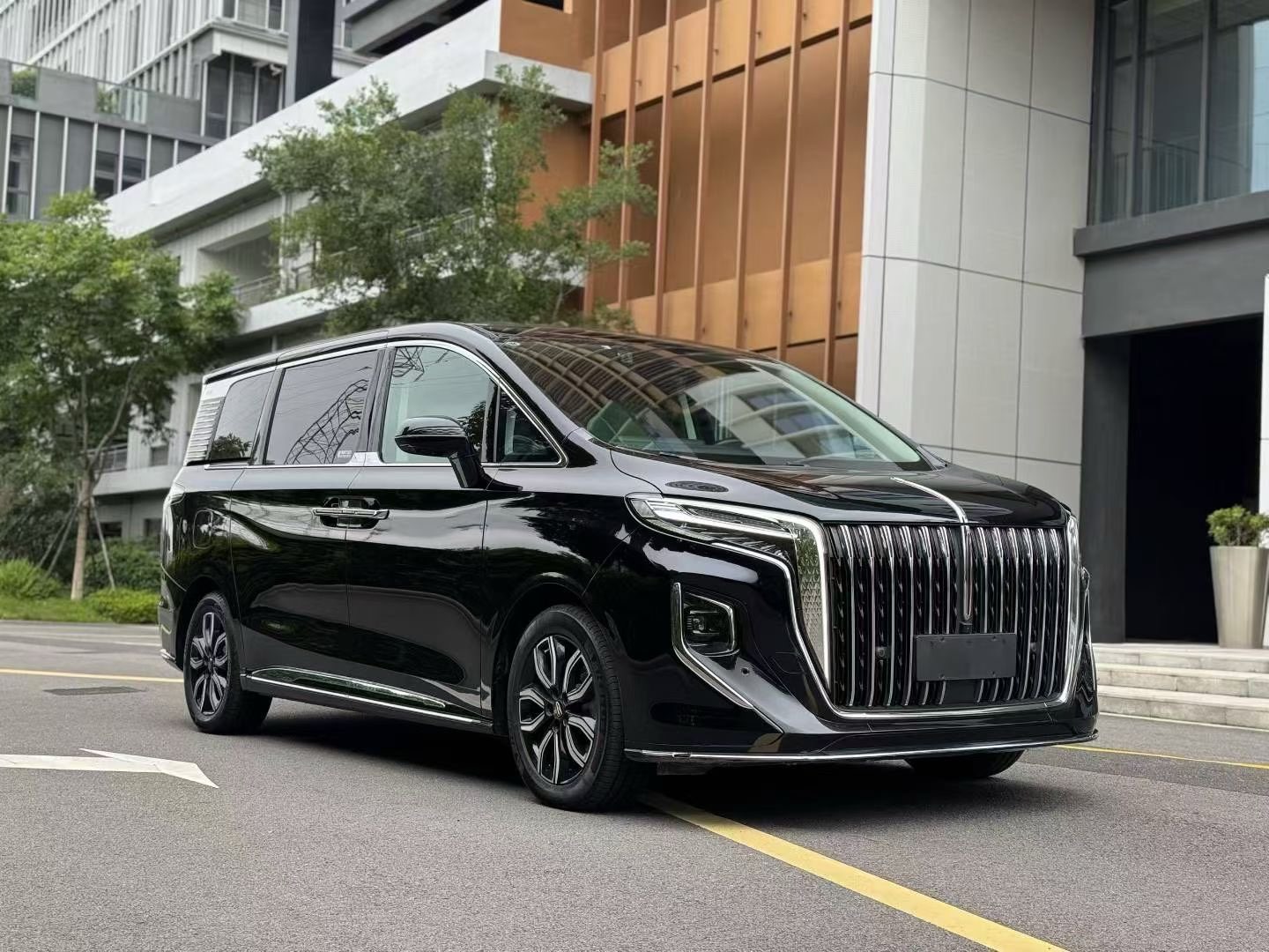 红旗HQ9 2023款 2.0T 自动 智联旗领版 价格0万 