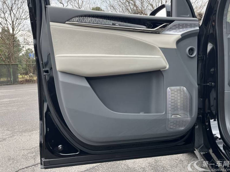 极氪ZEEKR 009 2024款 0.0T 自动 行政版108kWh 