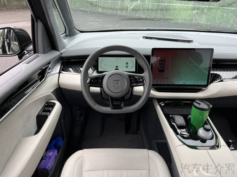 极氪ZEEKR 009 2024款 0.0T 自动 行政版108kWh 