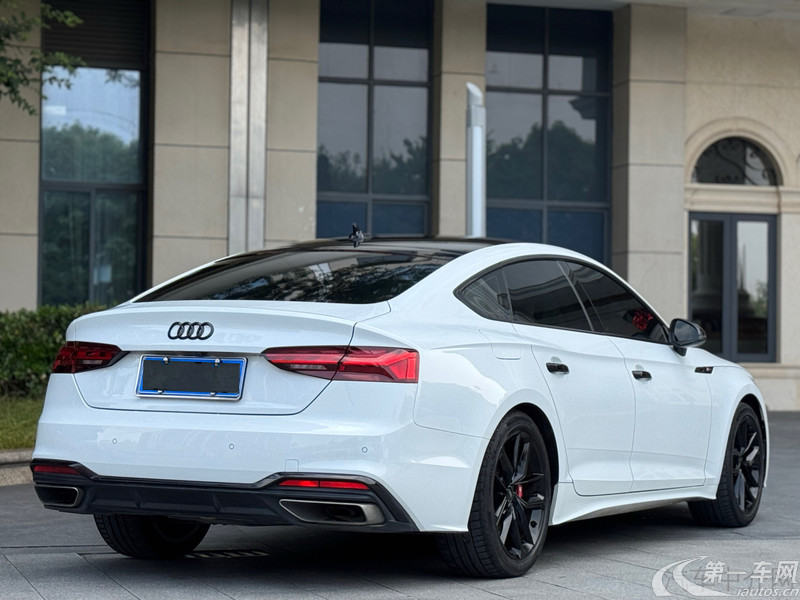 奥迪A5掀背 40TFSI [进口] 2022款 2.0T 自动 汽油 豪华动感型 