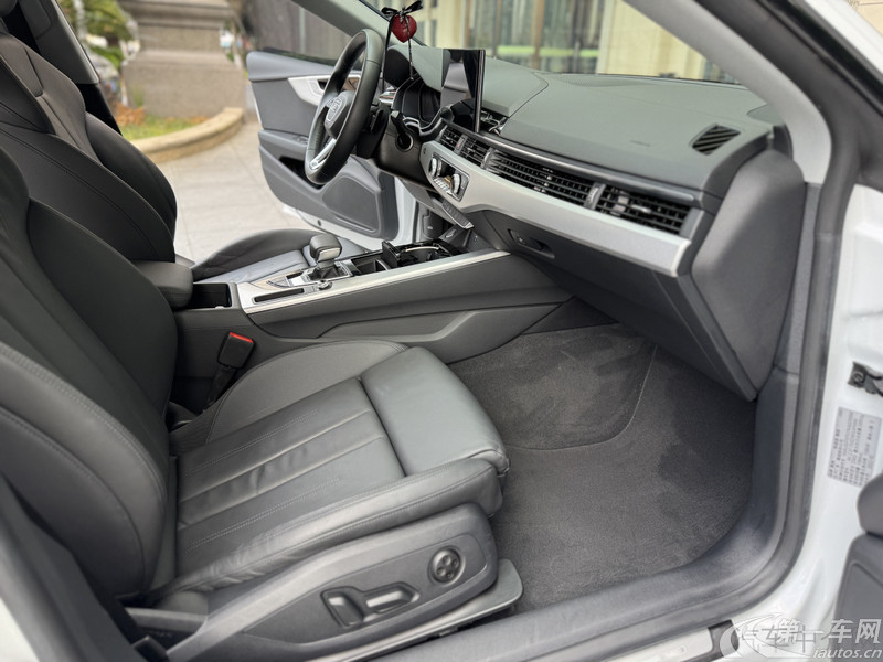 奥迪A5掀背 40TFSI [进口] 2022款 2.0T 自动 汽油 豪华动感型 