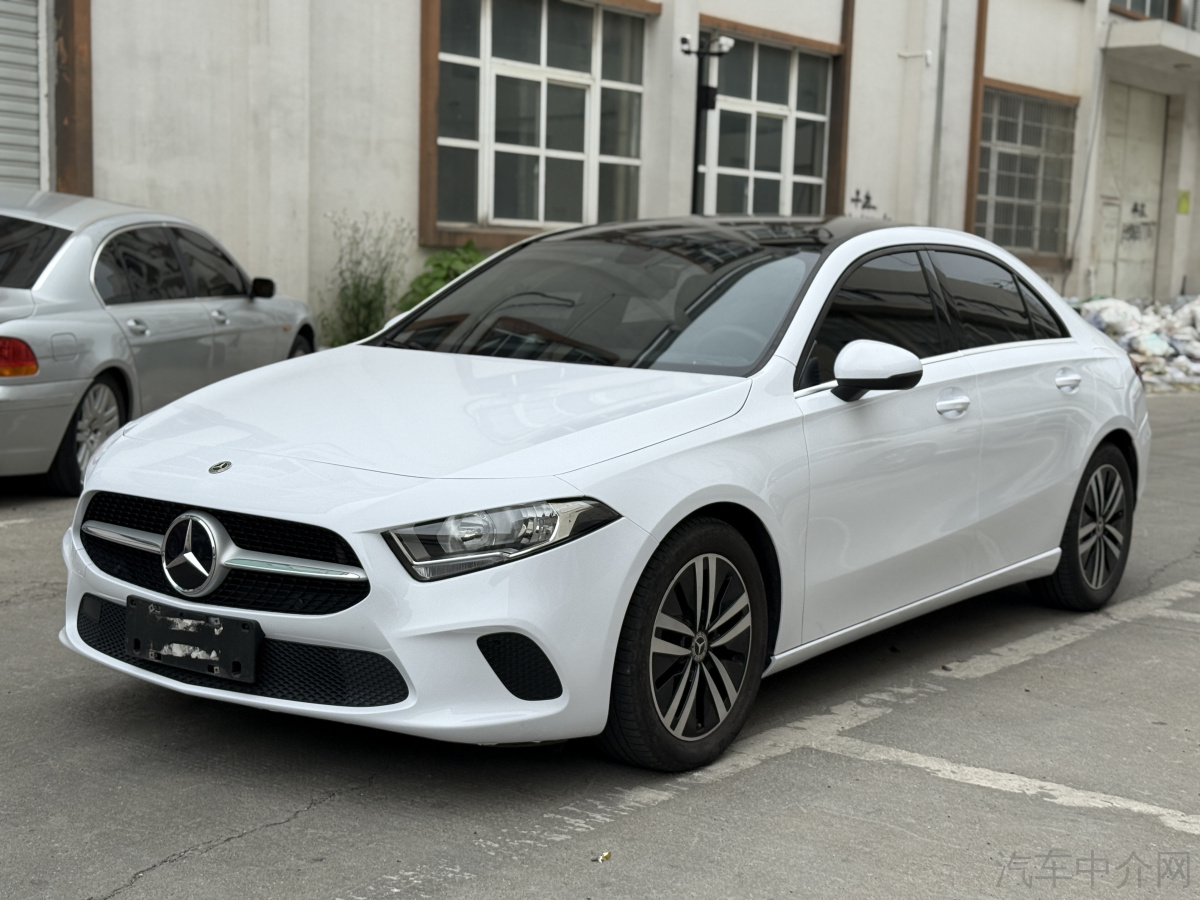 奔驰A级 A180L 2022款 1.3T 自动 运动轿车 价格0万 