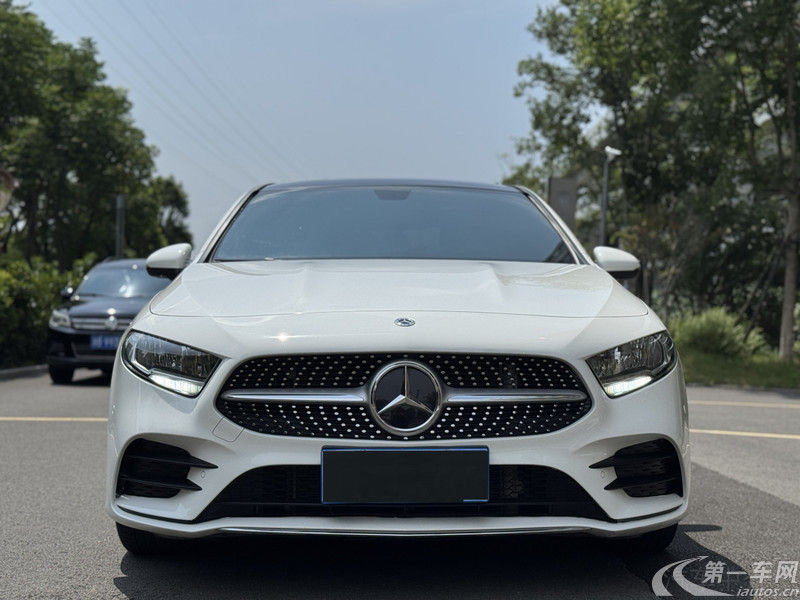 【昆明二手奔驰A级三厢】奔驰A级 A200L 2021款 1.3T 自动 运动轿车时尚型