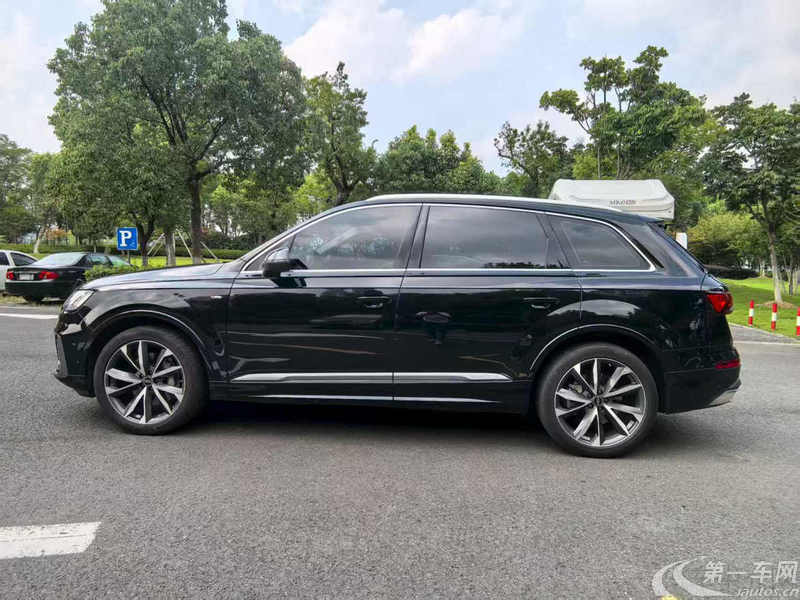 奥迪Q7 55TFSI [进口] 2023款 3.0T 自动 quattro-S-line运动型 
