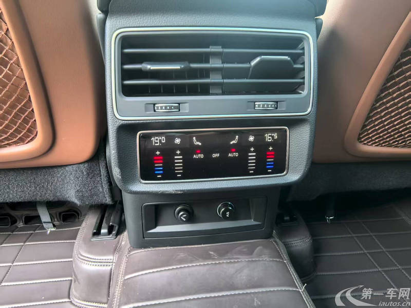 奥迪Q7 55TFSI [进口] 2023款 3.0T 自动 quattro-S-line运动型 