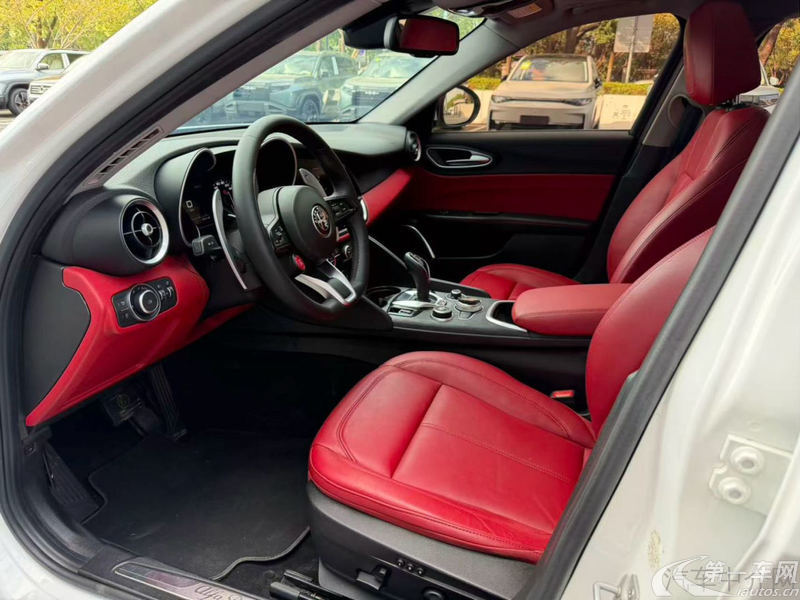 阿尔法罗密欧Giulia [进口] 2020款 2.0T 自动 豪华版 