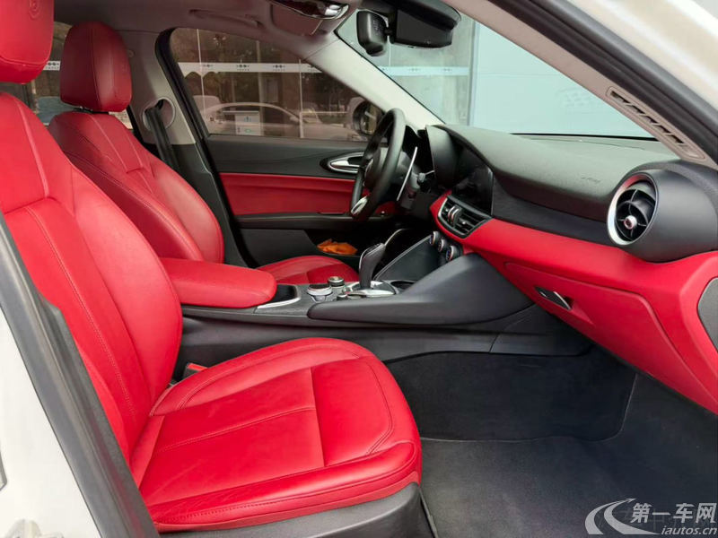 阿尔法罗密欧Giulia [进口] 2020款 2.0T 自动 豪华版 
