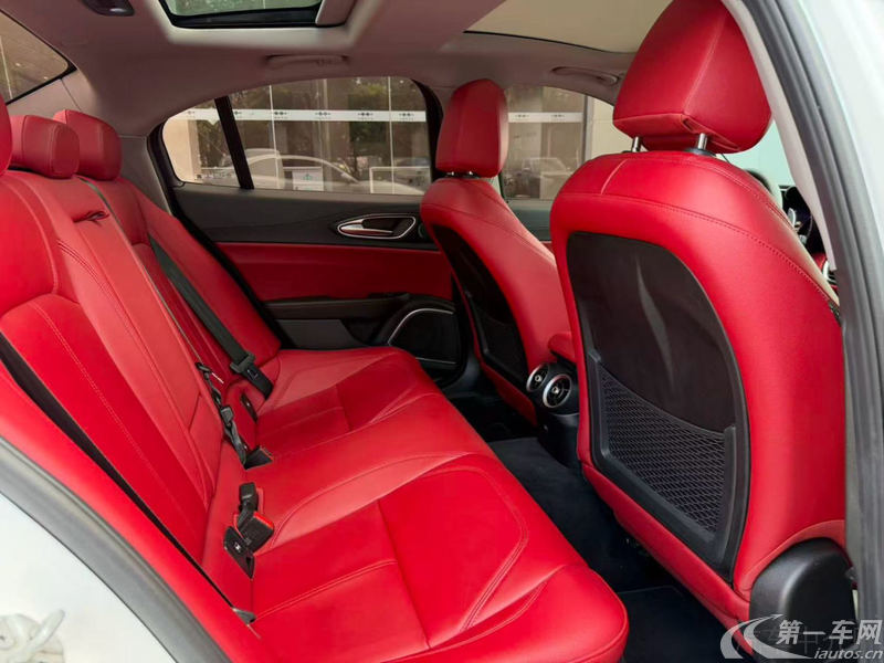阿尔法罗密欧Giulia [进口] 2020款 2.0T 自动 豪华版 