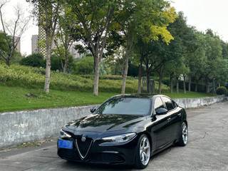 阿尔法罗密欧Giulia 2.0T 自动 280HP豪华版 