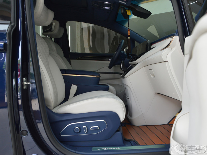 别克GL8 2023款 2.0T 自动 4座 尊礼版 (国Ⅵ) 
