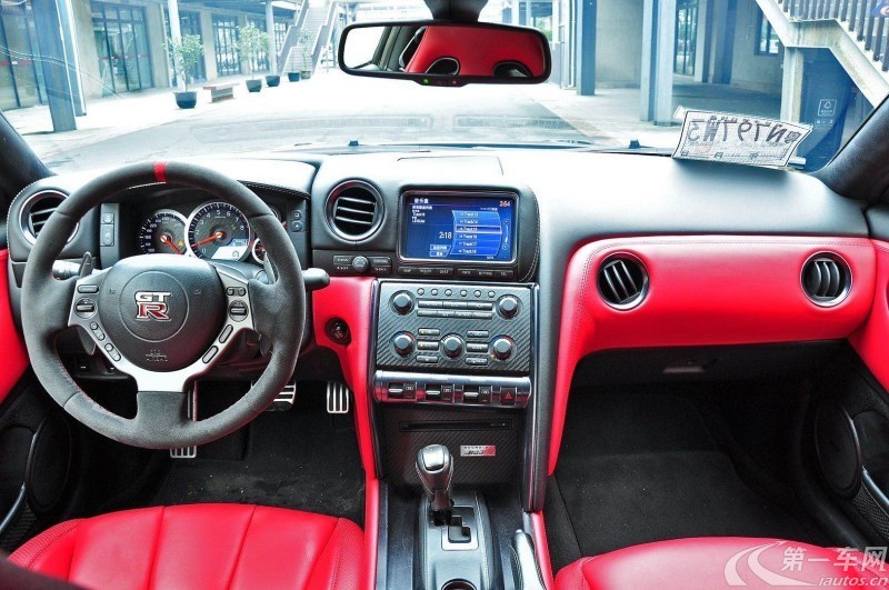 日产GT-R [进口] 2015款 3.8T 自动 豪华棕红内饰版 