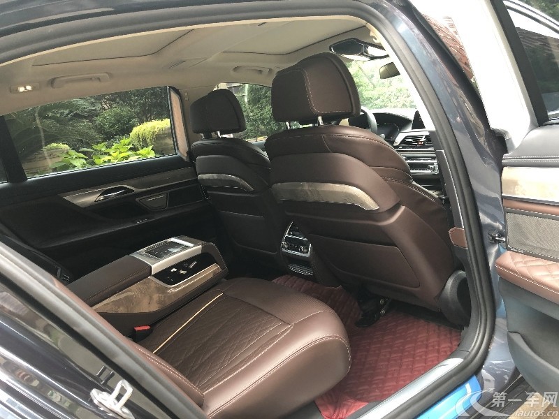 宝马7系 740Li [进口] 2019款 3.0T 自动 汽油 尊享型豪华套装 