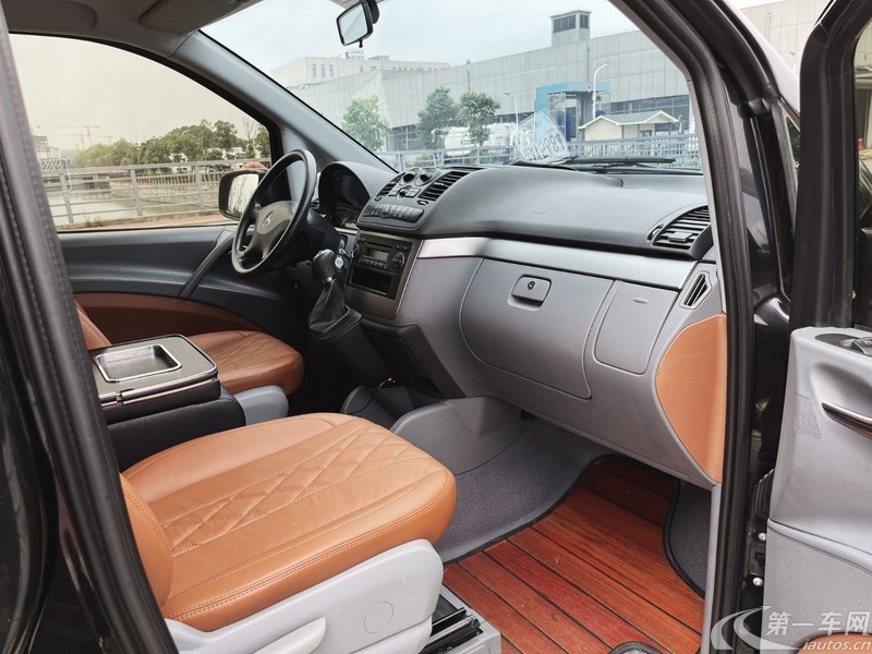 奔驰威霆 2013款 3.0L 自动 9座 汽油 精英版 (国Ⅳ) 