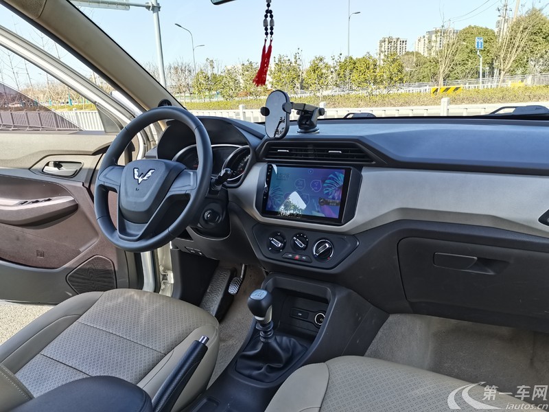 五菱宏光 S 2020款 1.2L 手动 5座 基本型 