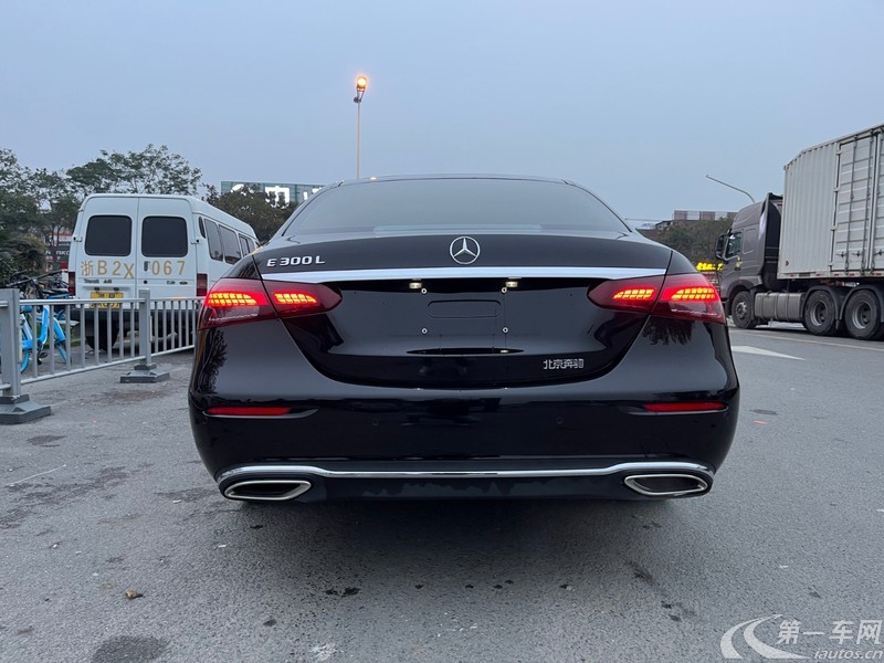 奔驰E级 300L 2022款 2.0T 自动 汽油 豪华型 (国Ⅵ) 