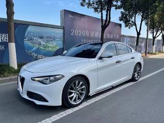 阿尔法罗密欧Giulia 2.0T 自动 豪华版 