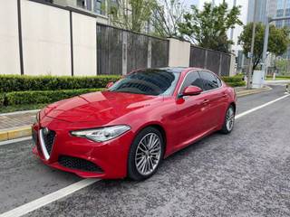 阿尔法罗密欧Giulia 2.0T 自动 豪华碳纤维限量版 