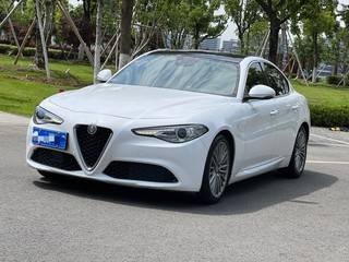 阿尔法罗密欧Giulia 2.0T 自动 豪华版 