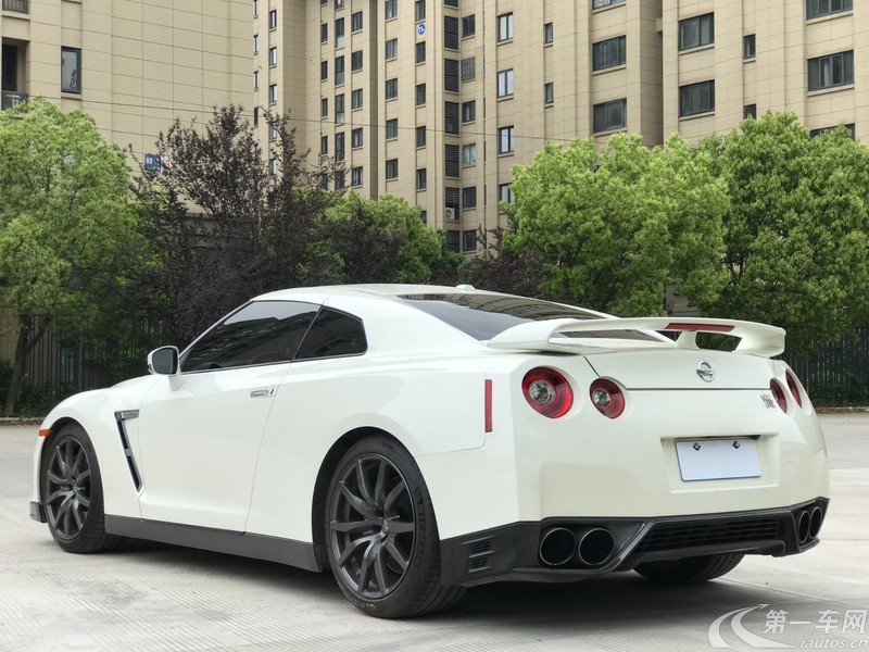 日产GT-R [进口] 2014款 3.8T 自动 动感酷黑内饰版 (欧Ⅳ) 