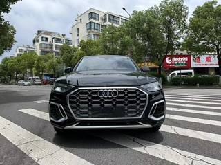 奥迪Q5L 40T 2.0T 自动 豪华动感型 