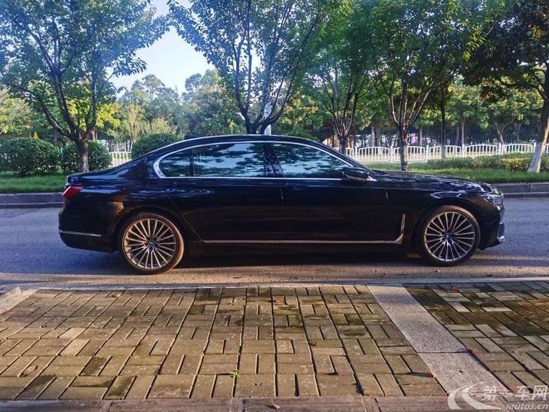 宝马7系 740Li [进口] 2019款 3.0T 自动 汽油 尊享型豪华套装 