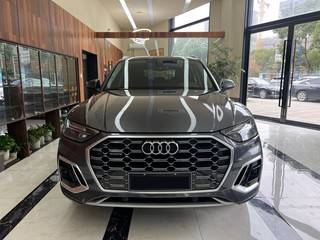 奥迪Q5L 40TFSI 2.0T 自动 时尚动感型 