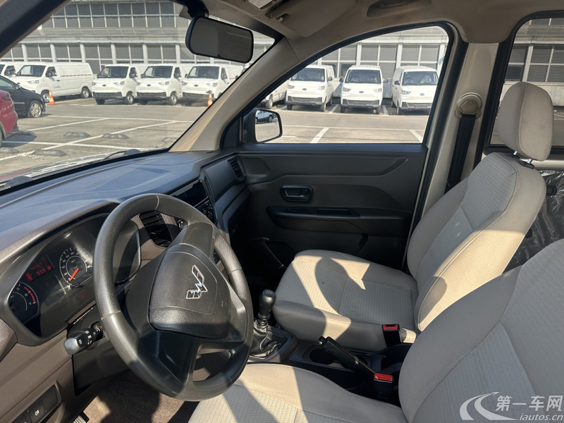 五菱宏光 V 2019款 1.5L 手动 5座 劲取版 