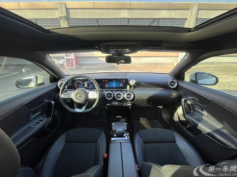 奔驰A级 A200L 2022款 1.3T 自动 改款运动轿车动感型 (国Ⅵ) 