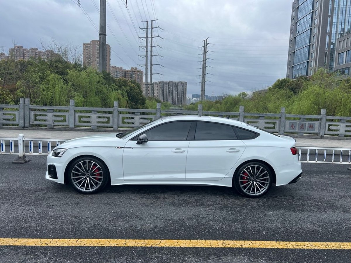奥迪A5掀背 40TFSI [进口] 2023款 2.0T 自动 汽油 豪华动感型价格0万 