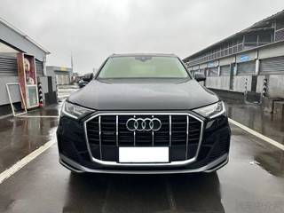 奥迪Q7 55 3.0T 自动 冰雪运动型quattro-S-line 