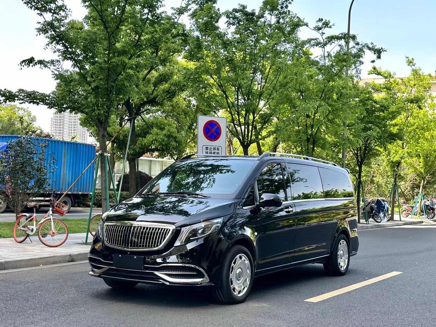 奔驰威霆 2023款 2.0T 自动 7座 汽油 商务版 价格0万