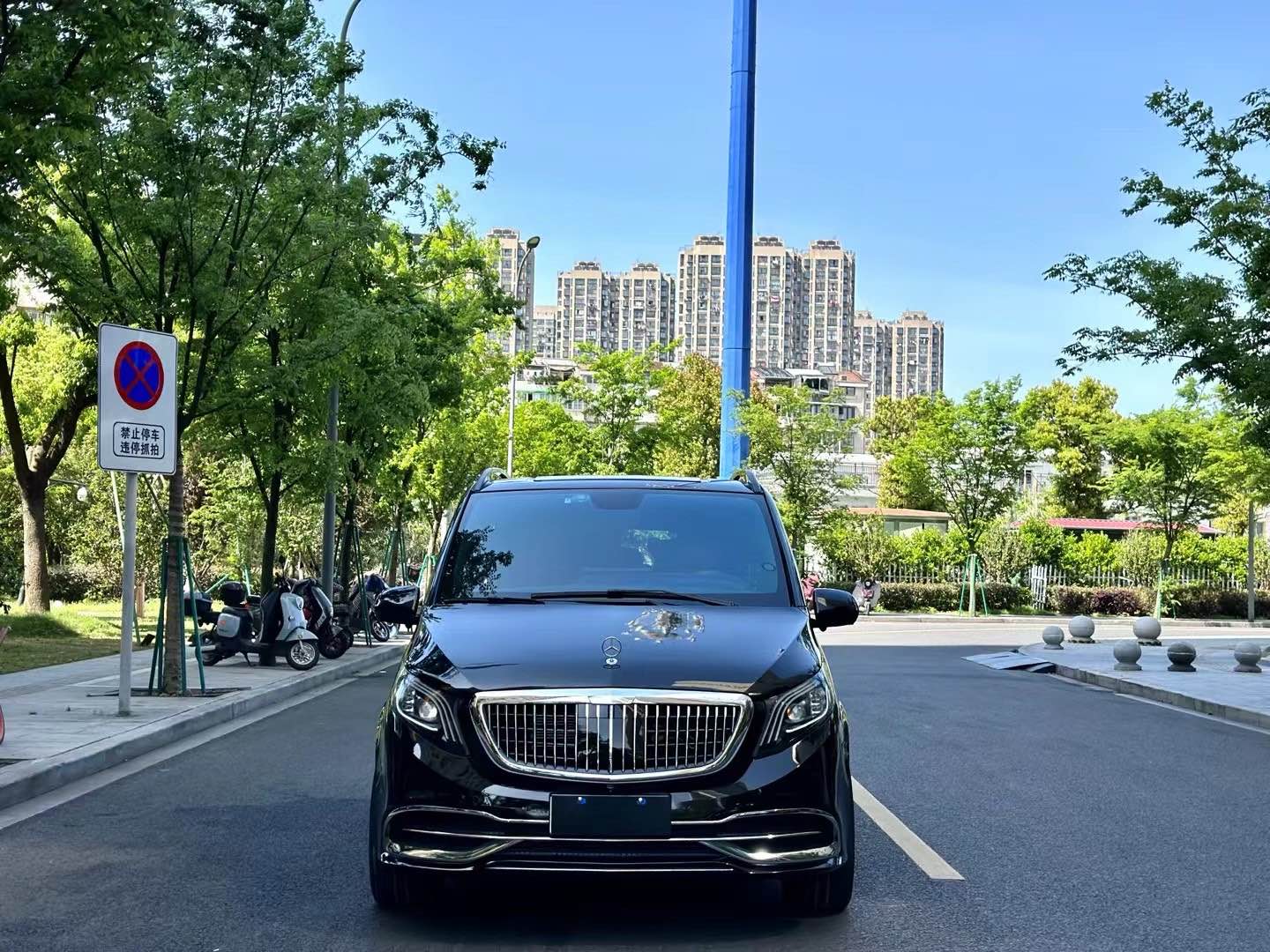 奔驰威霆 2023款 2.0T 自动 7座 汽油 商务版 价格0万 