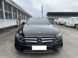 奔驰E级 E300L 2.0T 自动 运动豪华型 